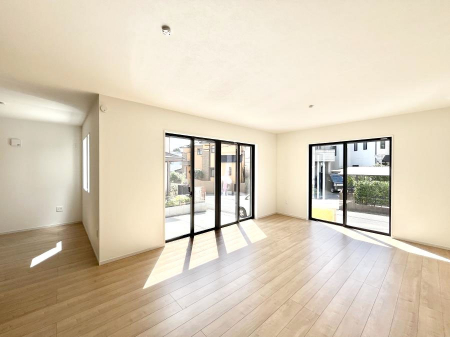 ���r���O�@�傫�ȑ����炽���Ղ�̗z���ƕ����������郊�r���O