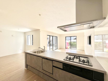 �L�b�`���@���������Ȃ���ł����Ƒ��Ƃ̉�b���y���߂�ΖʃL�b�`��