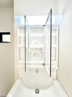 ���̑����ρ@�O�ʋ��̗��ɁA���ϕi��q���p�i�Ȃǂ����[�\�B���ʑ����������ƕۂ��܂��I