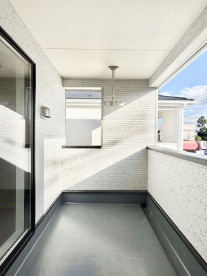 �o���R�j�[�@�㕔�ɉ������������Ă���̂ŋ}�ȉJ�̎��ɂ����S�ł��B 