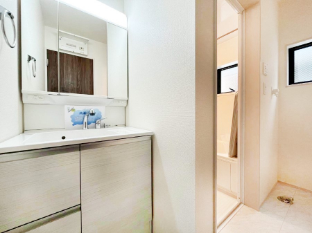 ʑEʏ@Ƃ̐ʃXy[XŒ̐gxxX[Y