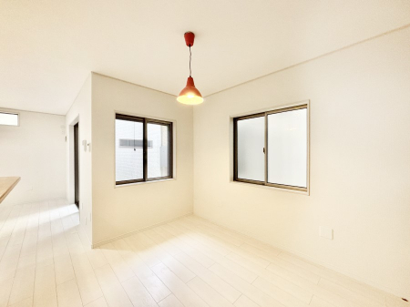 ̑ρ@Ƒ̏Ί炪RƐ܂ĂAȕ͋C̃_CjOɎdオĂ܂B