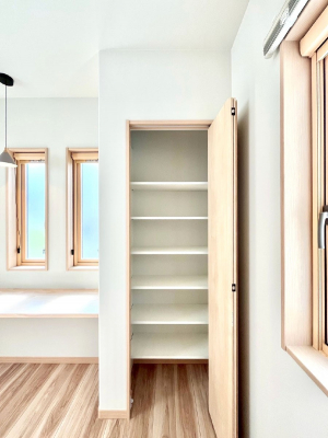 ̑ρ@rO[BɎ[ƕW܂LDKXbLЕtłˁB  