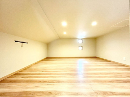 ̑ρ@[قɂACfAŉKԂɑϐgI  