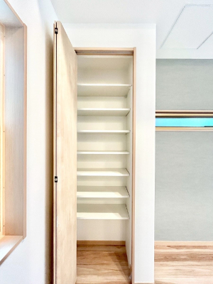 ̑ρ@rO[BɎ[ƕW܂LDKXbLЕtłˁB  