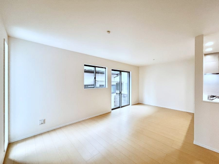 ̑ρ@Ƒ̏Ί炪RƐ܂ĂAȕ͋C̃_CjOɎdオĂ܂ 