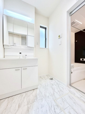 ̑@Ă̂ŎC̑ꏊłC\s܂B̐gxxCǂI