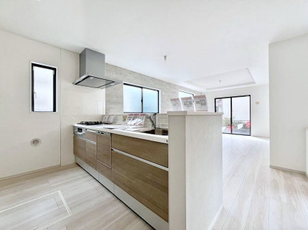 �L�b�`���@�J�E���^�[�z���ɂ��b�������Ȃ��疈���̂������������Ɗy����