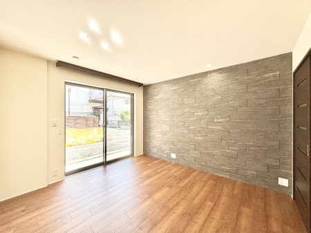 ���r���O�@�傫�ȑ����炽���Ղ�̗z���ƕ����������郊�r���O