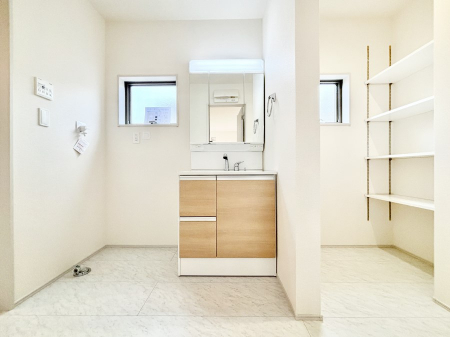 ʑEʏ@X^COɕ֗ȎOʋA~[LrlbgōׂXbL