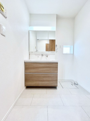 ʑEʏ@邢ʏ͖̐gxxyłႢłB