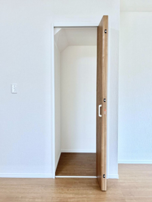 ̑ρ@rO[BɎ[ƕW܂LDKXbLЕtłˁB  