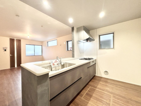 �L�b�`���@���������Ȃ���ł����Ƒ��Ƃ̉�b���y���߂�ΖʃL�b�`��