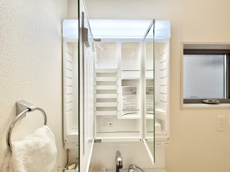 ���̑����ρ@�O�ʋ��̗��ɁA���ϕi��q���p�i�Ȃǂ����[�\�B���ʑ����������ƕۂ��܂��I