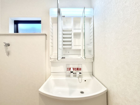 ���̑����ρ@�O�ʋ��̗��ɁA���ϕi��q���p�i�Ȃǂ����[�\�B���ʑ����������ƕۂ��܂��I