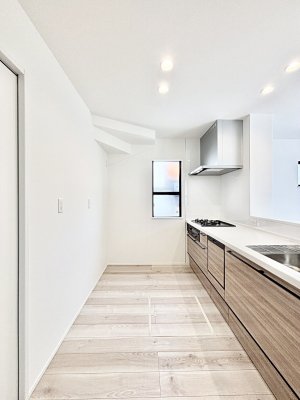 �L�b�`���@�u�₩�ȕ����ʂ蔲����L�b�`���B��������̂Ŗ��邭���C�ɂ��𗧂��܂��B