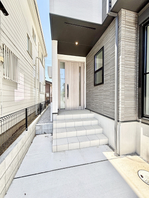 ���ց@��؂ȉƑ��A���q���o�}���錺�ցB���֑O�͉����t���ŉJ���~���Ă��Ă��G��ɂ����ł��B 