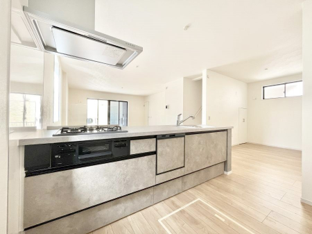 �L�b�`���@���r���O�ŗV�Ԃ��q�l�������Ȃ��炨�������ł���ΖʃL�b�`���B  