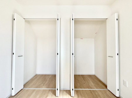 ���[�@�m���̃N���[�[�b�g�B���s��������̂Ō���̈ߗނ�����������܂�܂��B