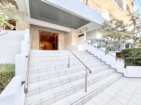 �G���g�����X�@�������������͋C�̃G���g�����X