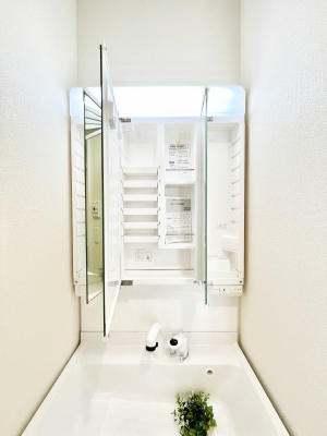 ���̑����ρ@�O�ʋ��̗��ɁA���ϕi��q���p�i�Ȃǂ����[�\�B���ʑ����������ƕۂ��܂��I