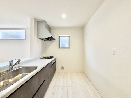 �L�b�`���@�u�₩�ȕ����ʂ蔲����L�b�`���B��������̂Ŗ��邭���C�ɂ��𗧂��܂��B