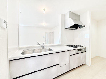 �L�b�`���@���r���O�ŗV�Ԃ��q�l�������Ȃ��炨�������ł���ΖʃL�b�`���B  