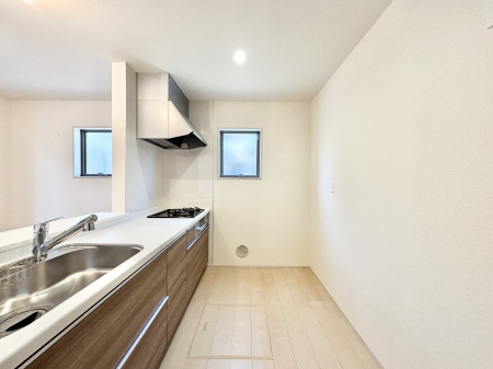 �L�b�`���@�u�₩�ȕ����ʂ蔲����L�b�`���B��������̂Ŗ��邭���C�ɂ��𗧂��܂��B