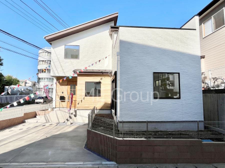 ���n�O�ώʐ^�@�������ꂽ�O�ρA�㎿�ȏZ��Ԃ��L���鎺���͉i�����S���ĉ߂�����Z���ł��B 