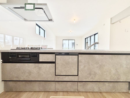 �L�b�`���@�������������I�ɁA�y�����I�V�X�e���L�b�`��