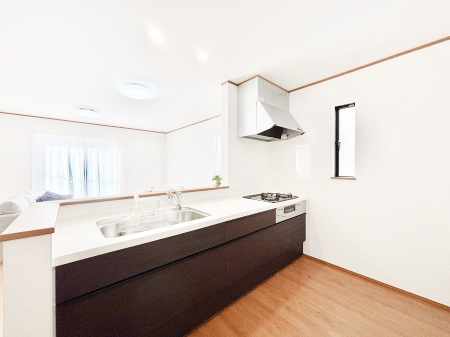 �L�b�`���@���Ƒ��̉�b�e�ޑΖʃL�b�`���B���������̃p�p�}�}�����Ƒ��Ɖ߂������Ԃ����������I