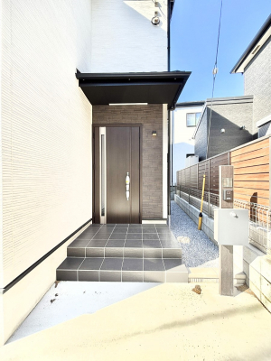 ���ց@�ق��Ƃ��闎���������镵�͋C�̌��ւő�؂ȉƑ��A���q���o�}���B