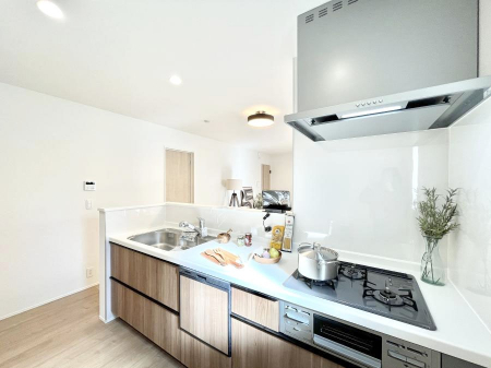 �L�b�`���@���������Ȃ���ł����Ƒ��Ƃ̉�b���y���߂�ΖʃL�b�`��