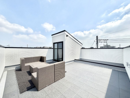 oRj[@eXB߂ǂA傫Ȑ󕨂LĊ܂B