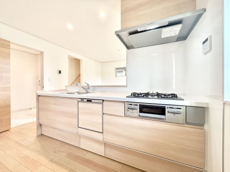 �L�b�`���@���������Ȃ���ł����Ƒ��Ƃ̉�b���y���߂�ΖʃL�b�`��