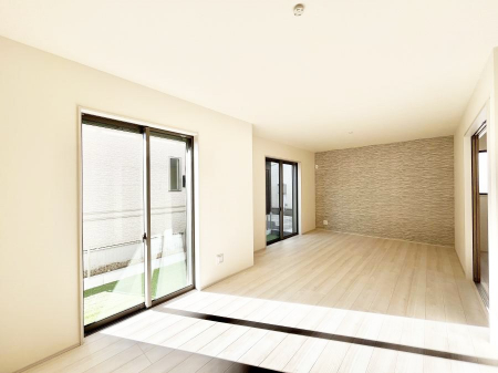 ���r���O�@�傫�ȑ����炽���Ղ�̗z���ƕ����������郊�r���O