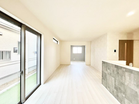 ���r���O�@�傫�ȑ����炽���Ղ�̗z���ƕ����������郊�r���O