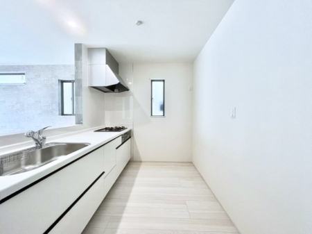 �L�b�`���@�u�₩�ȕ����ʂ蔲����L�b�`���B��������̂Ŗ��邭���C�ɂ��𗧂��܂��B