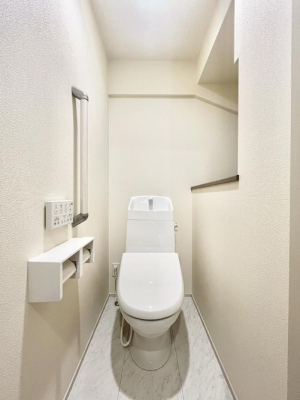 �g�C���@�g�C����1�K��2�K���ꂼ��ɔz�u����Ă��ĂƂĂ��֗��ł��B 