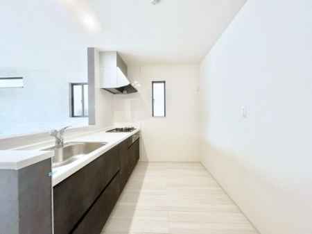 �L�b�`���@�u�₩�ȕ����ʂ蔲����L�b�`���B��������̂Ŗ��邭���C�ɂ��𗧂��܂��B