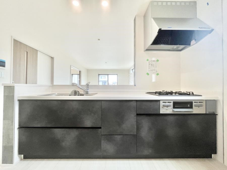 �L�b�`���@���r���O�����n����l�C�̃J�E���^�[�L�b�`���B �Ƒ��������Ȃ���Ǝ������邱�Ƃ��ł��܂��B