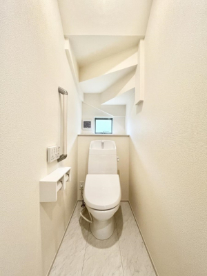 �g�C���@�g�C����1�K��2�K���ꂼ��ɔz�u����Ă��ĂƂĂ��֗��ł��B 