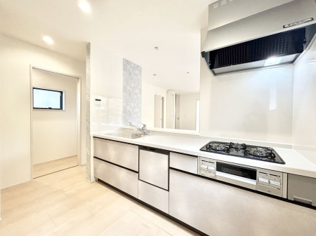 �L�b�`���@���������Ȃ���ł����Ƒ��Ƃ̉�b���y���߂�ΖʃL�b�`��