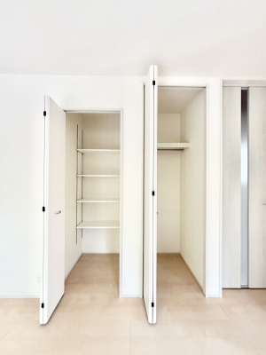 ���̑����ρ@���r���O���[�B�����Ɏ��[������ƕ����W�܂�LDK���X�b�L���Еt�������ł��ˁB  