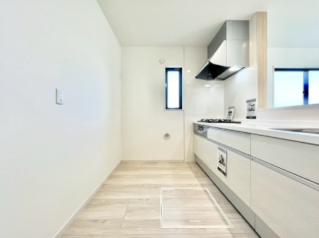 �L�b�`���@�u�₩�ȕ����ʂ蔲����L�b�`���B��������̂Ŗ��邭���C�ɂ��𗧂��܂��B