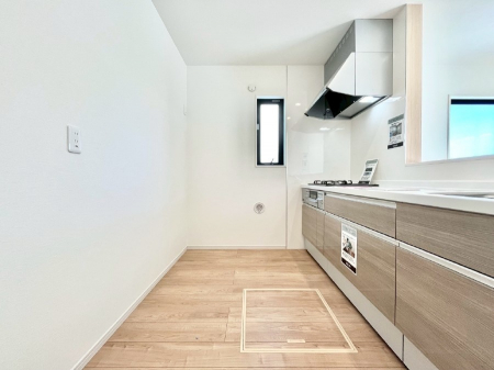 �L�b�`���@�u�₩�ȕ����ʂ蔲����L�b�`���B��������̂Ŗ��邭���C�ɂ��𗧂��܂��B