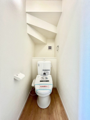 �g�C���@�g�C����1�K��2�K���ꂼ��ɔz�u����Ă��ĂƂĂ��֗��ł��B 