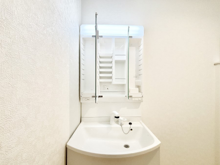 ���̑����ρ@�O�ʋ��̗��ɁA���ϕi��q���p�i�Ȃǂ����[�\�B���ʑ����������ƕۂ��܂��I