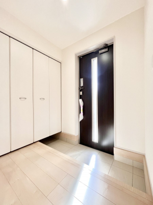 ���ց@�K���X�X���b�g�̓��������փh�A�������Ɍ���͂��Ă���܂��@