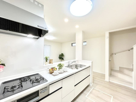 �L�b�`���@���������Ȃ���ł����Ƒ��Ƃ̉�b���y���߂�ΖʃL�b�`��